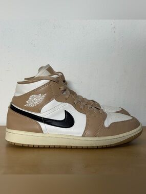 Nike Air Jordan 1 Mid Desert Sail Sneakers BQ6472-103 Women’s Size 10 Men Sz 8.5